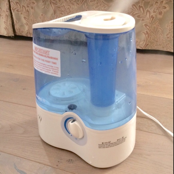 Vicks Ultra Quiet Cool Mist Humidifier White/Blue - Picture 2 of 13